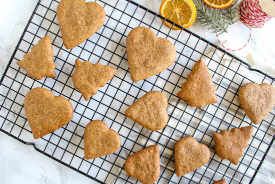 Healthy Gingerbread Cookies - plant based, vegan, gluten free, refined sugar free - heavenlynnhealthy.com