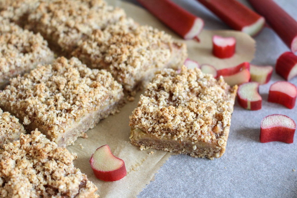 Rhubarb Oat Bars With Streusel Crumb Topping - Heavenlynn Healthy