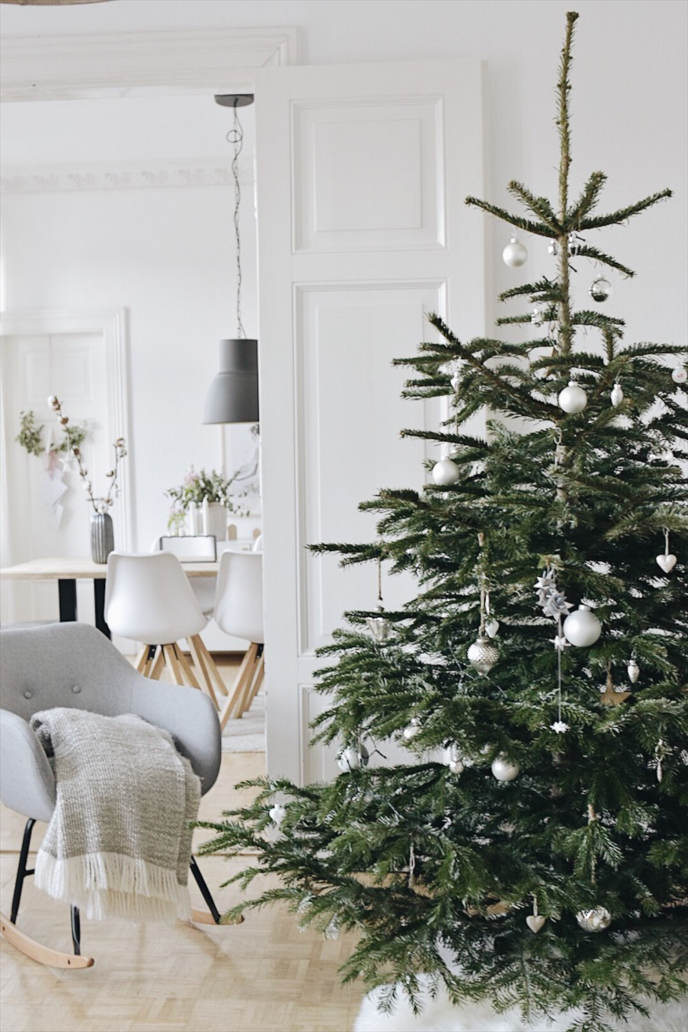 How to Decorate an Eco-Friendly Christmas Tree